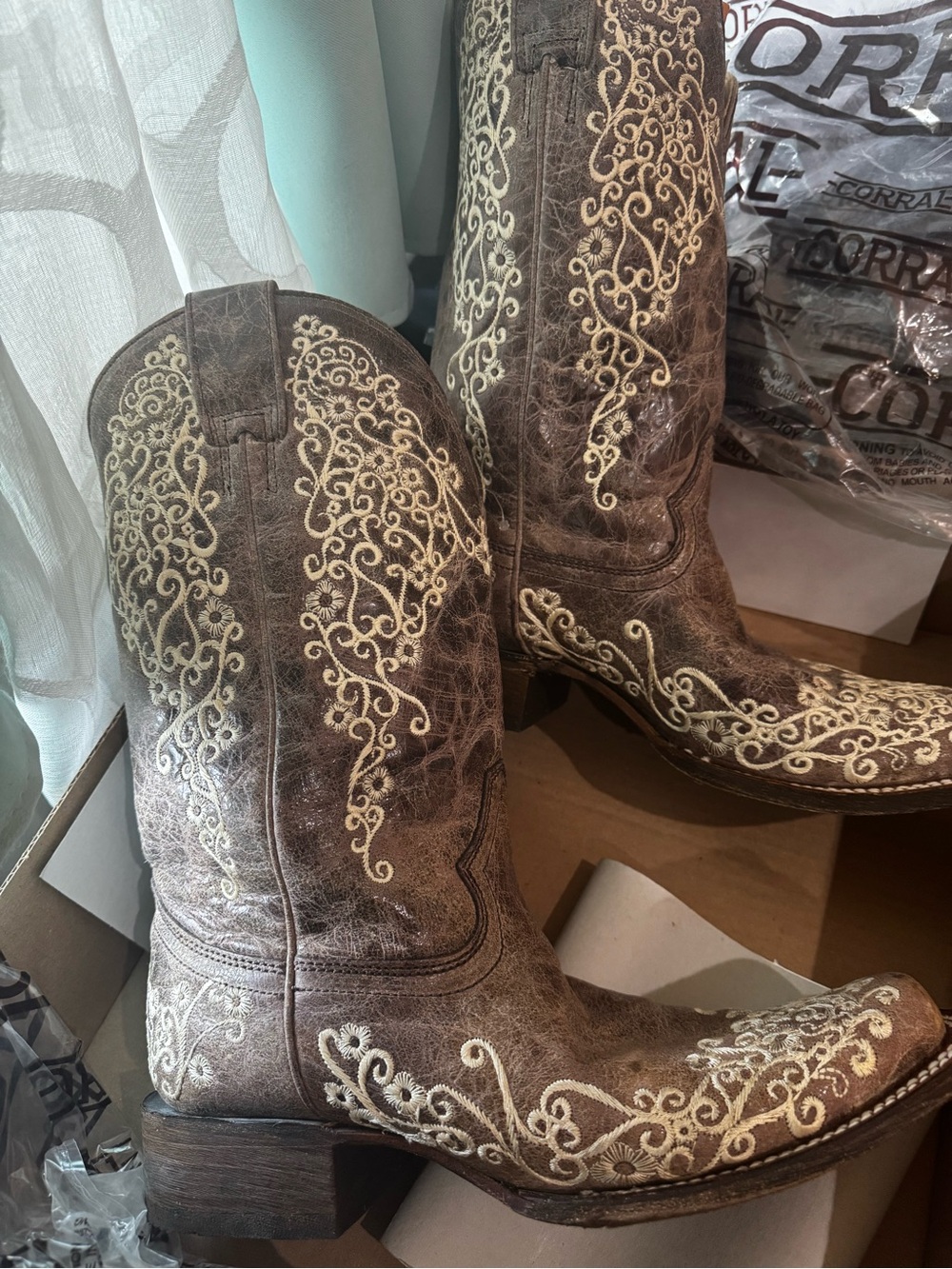 Corral Brown Leather Western Boots with Cream Embroidery